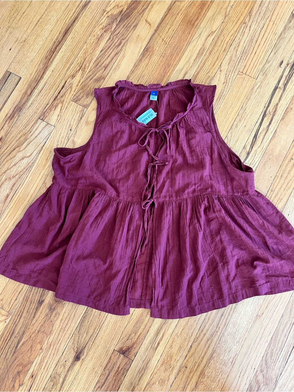 Old Navy Sleeveless Peplum Tie-Front Top in Burgundy
